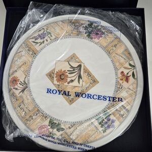 ROYAL WORCESTER ~ Decorative Flowers ~ Fine Bone China Dinner Plate  ENGLAND